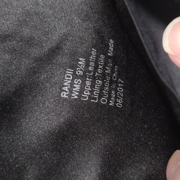 Kenneth Cole New York womens magenta patent leather zip ankle boots. Size 9.5 - Picture 8 of 13